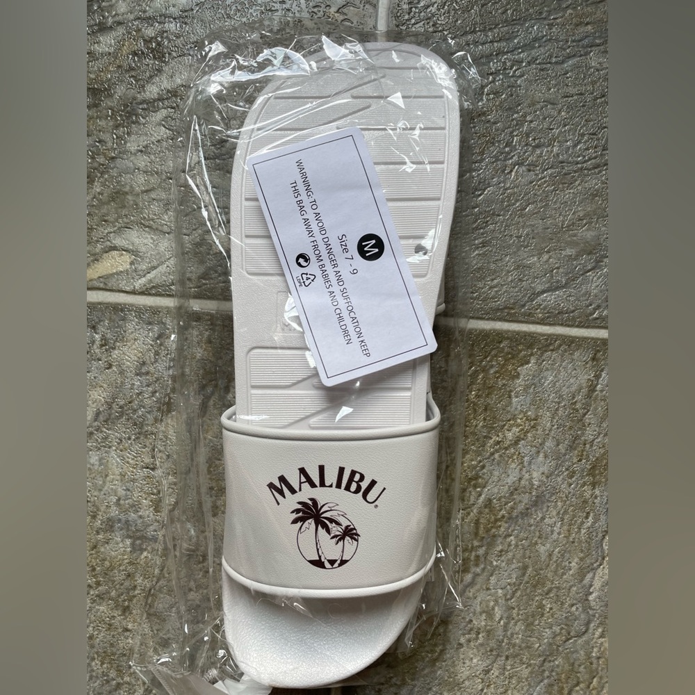 SIZE 7-9 UNISEX WHITE MALIBU SANDALS